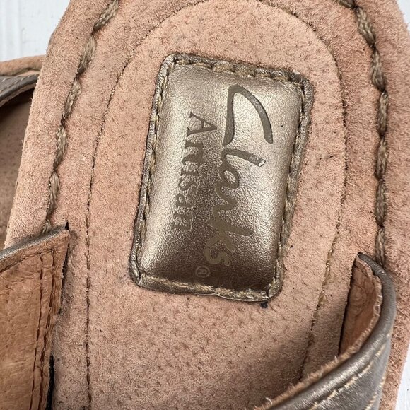 Clarks Artisan Women's Leather Flower Thong Sandals Metallic 8M Slip-On - Picture 3 of 7